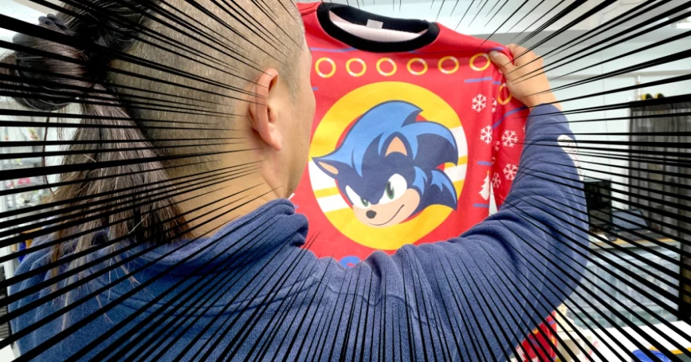 Sonic the Hedgehog sends us the present of Japan’s ugliest Christmas sweaters. Umm...thanks【Pics】