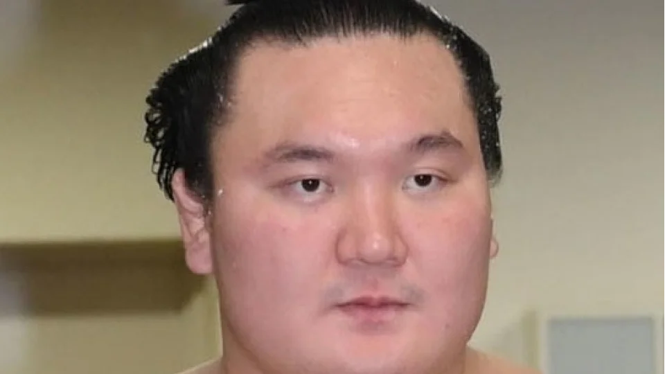 Sumo: Hakuho withdraws from Nagoya tournament with right knee injury