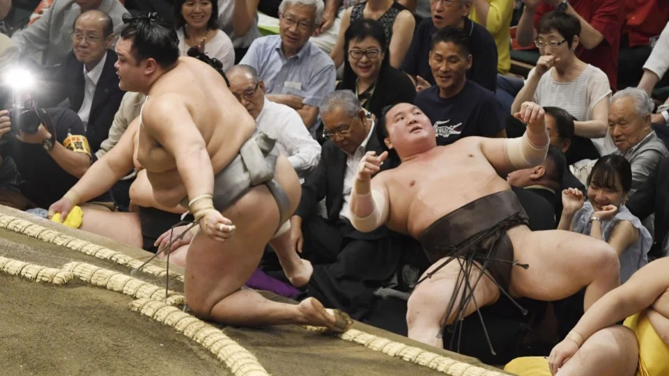 Sumo: Hakuho suffers opening-day upset at Autumn Grand Sumo Tournament