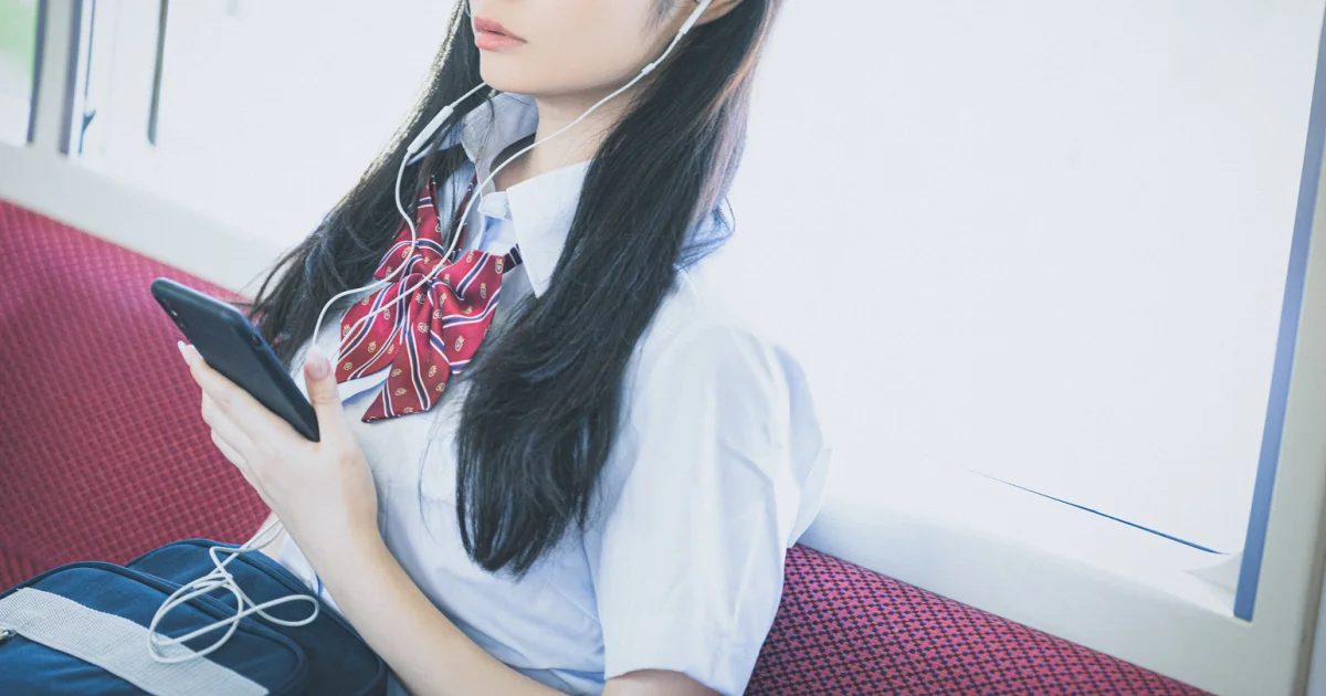 Japan Railways to release new anti-groper smartphone app to help victims before chikan gets away