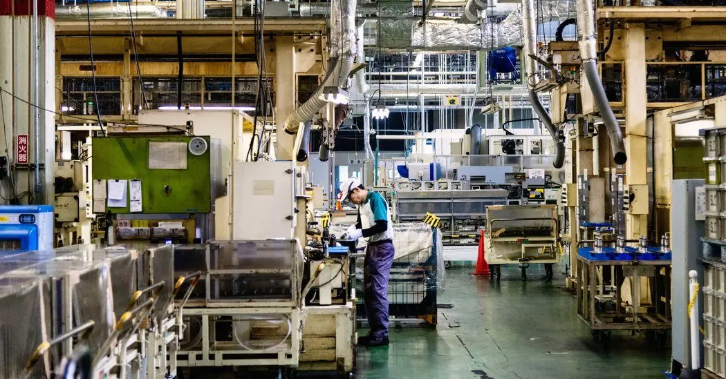 As Electric Cars’ Prospects Brighten, Japan Fears Being Left Behind