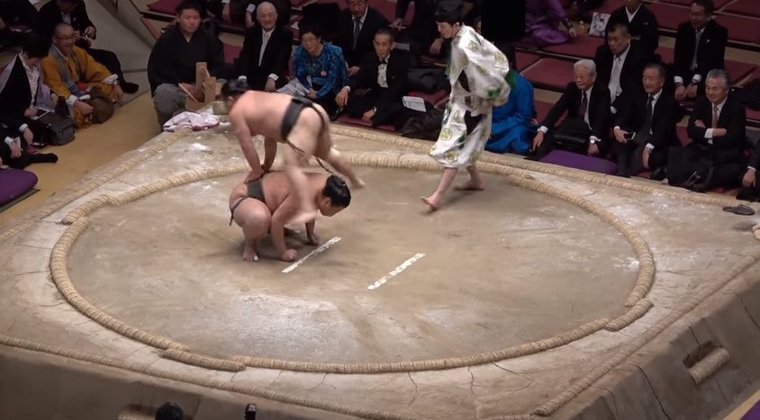 Shokkiri: The Comedy Routine that Portrays Illegal Sumo Moves